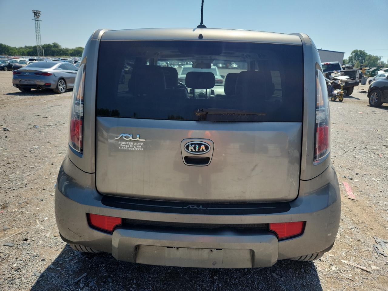 2011 Kia Soul + VIN: KNDJT2A22B7226056 Lot: 63414885
