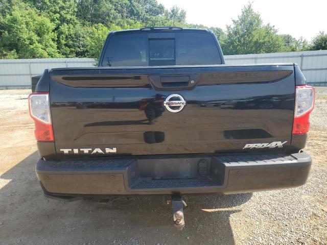  NISSAN TITAN 2018 Czarny