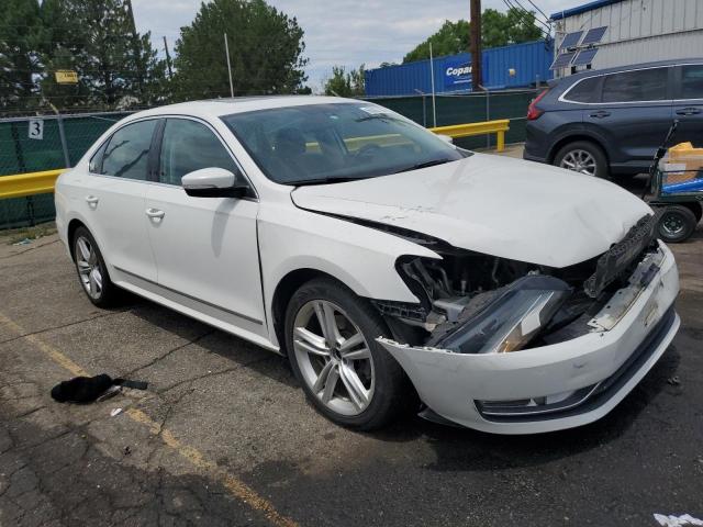 Sedans VOLKSWAGEN PASSAT 2014 White