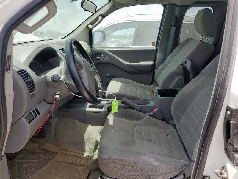 Pickups NISSAN FRONTIER 2012 Biały