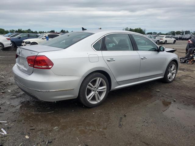  VOLKSWAGEN PASSAT 2015 Srebrny