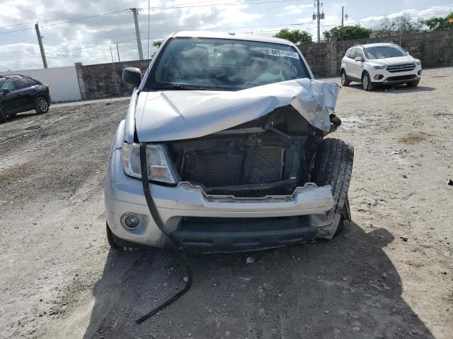  NISSAN FRONTIER 2017 Srebrny