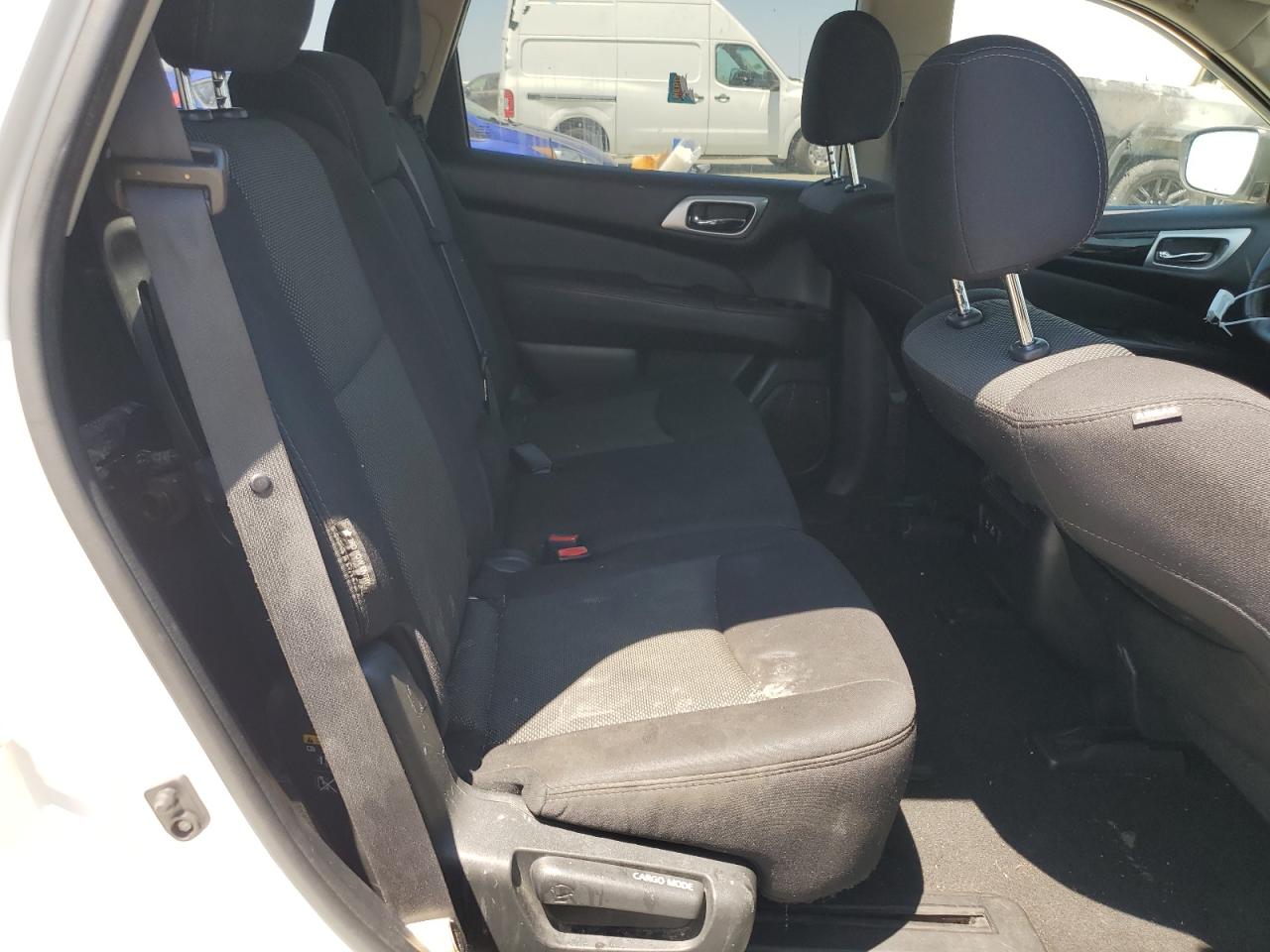 2019 Nissan Pathfinder S VIN: 5N1DR2MN0KC608655 Lot: 64632135
