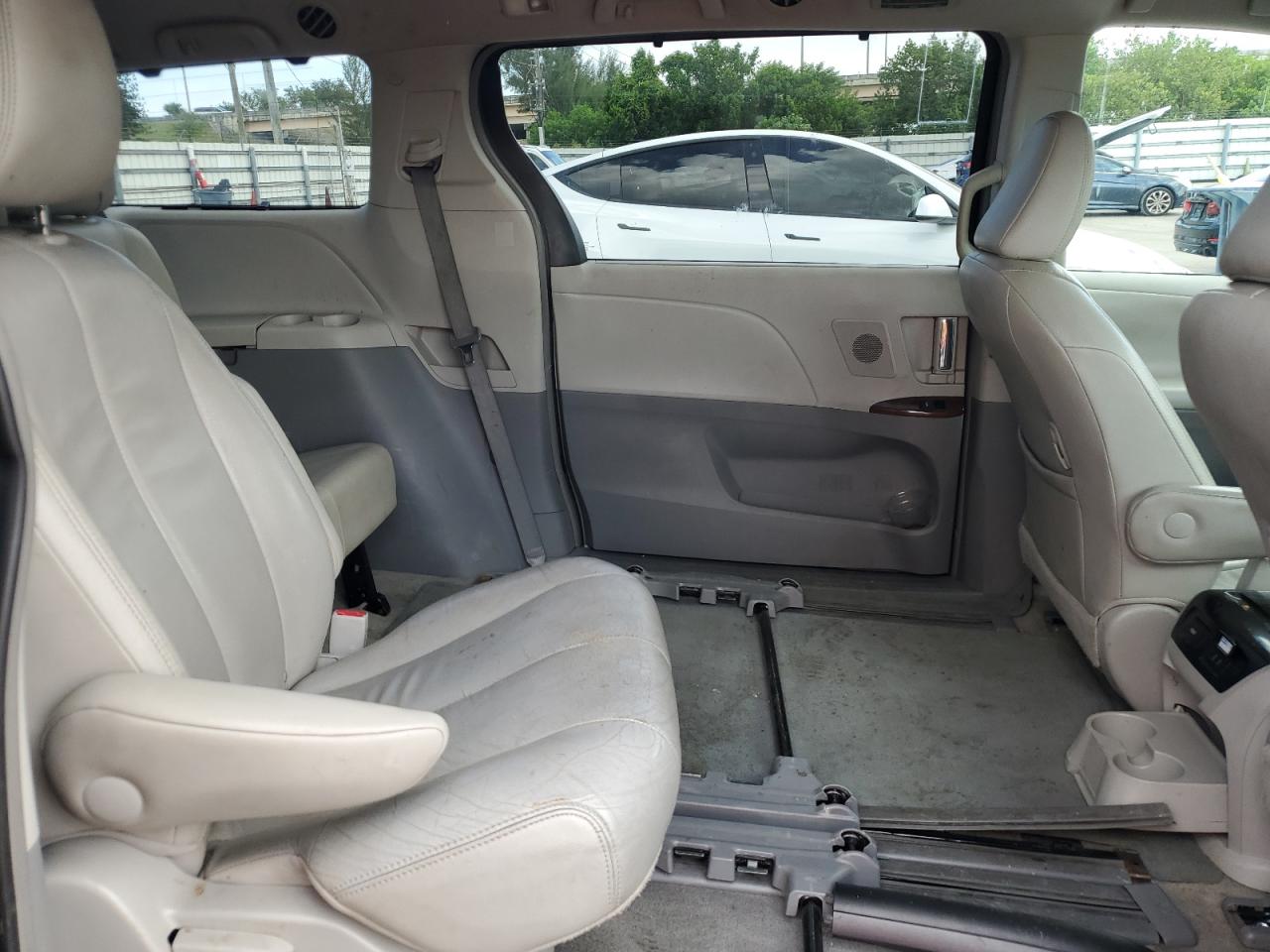 2013 Toyota Sienna Xle VIN: 5TDYK3DC7DS389872 Lot: 66072995