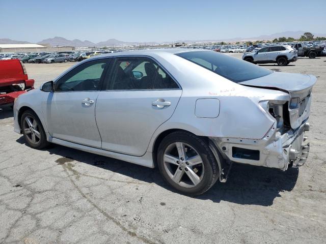 Sedans TOYOTA CAMRY 2012 Srebrny