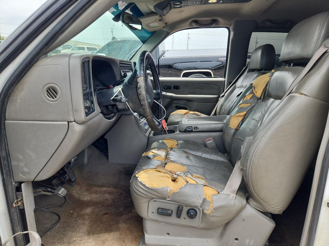 2000 Chevrolet Silverado C1500 VIN: 2GCEC19T2Y1283050 Lot: 65176535