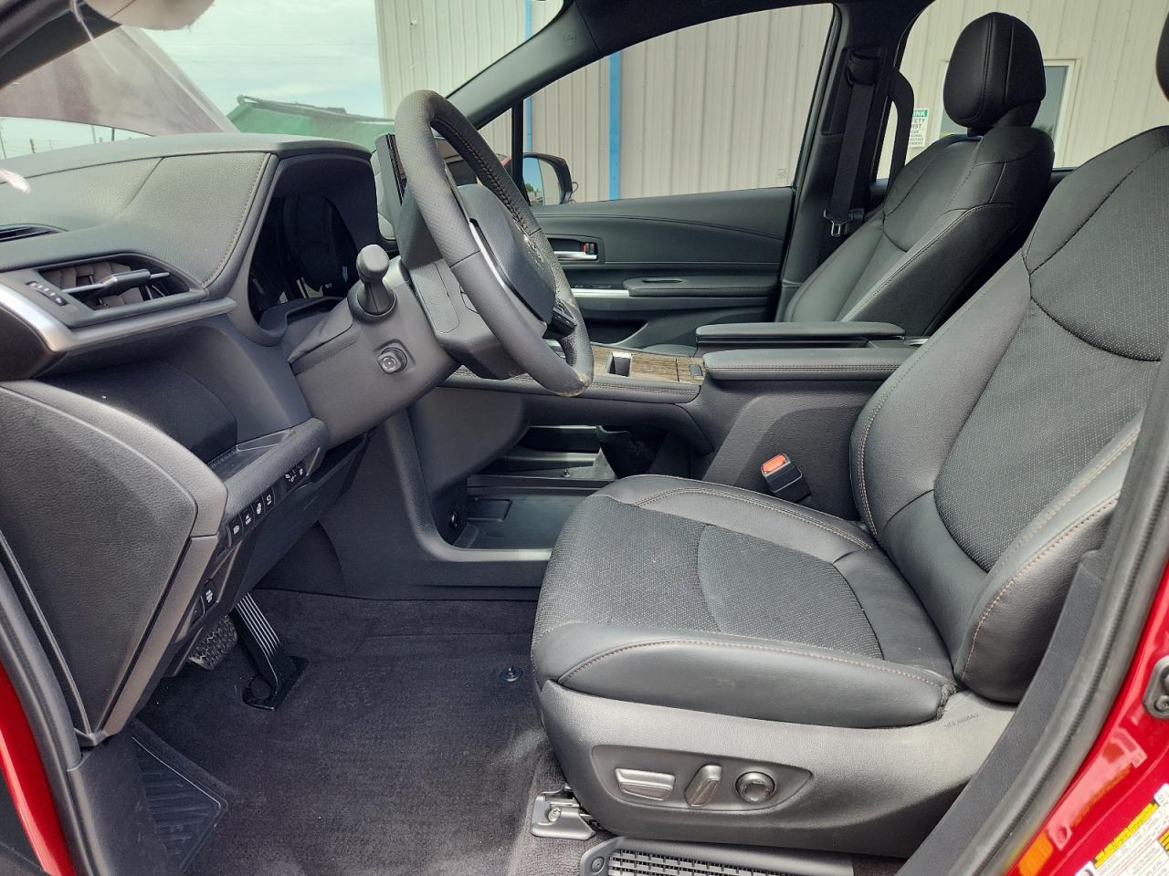 2025 Toyota Sienna Limited VIN: 5TDESKFC2SS196861 Lot: 63494525