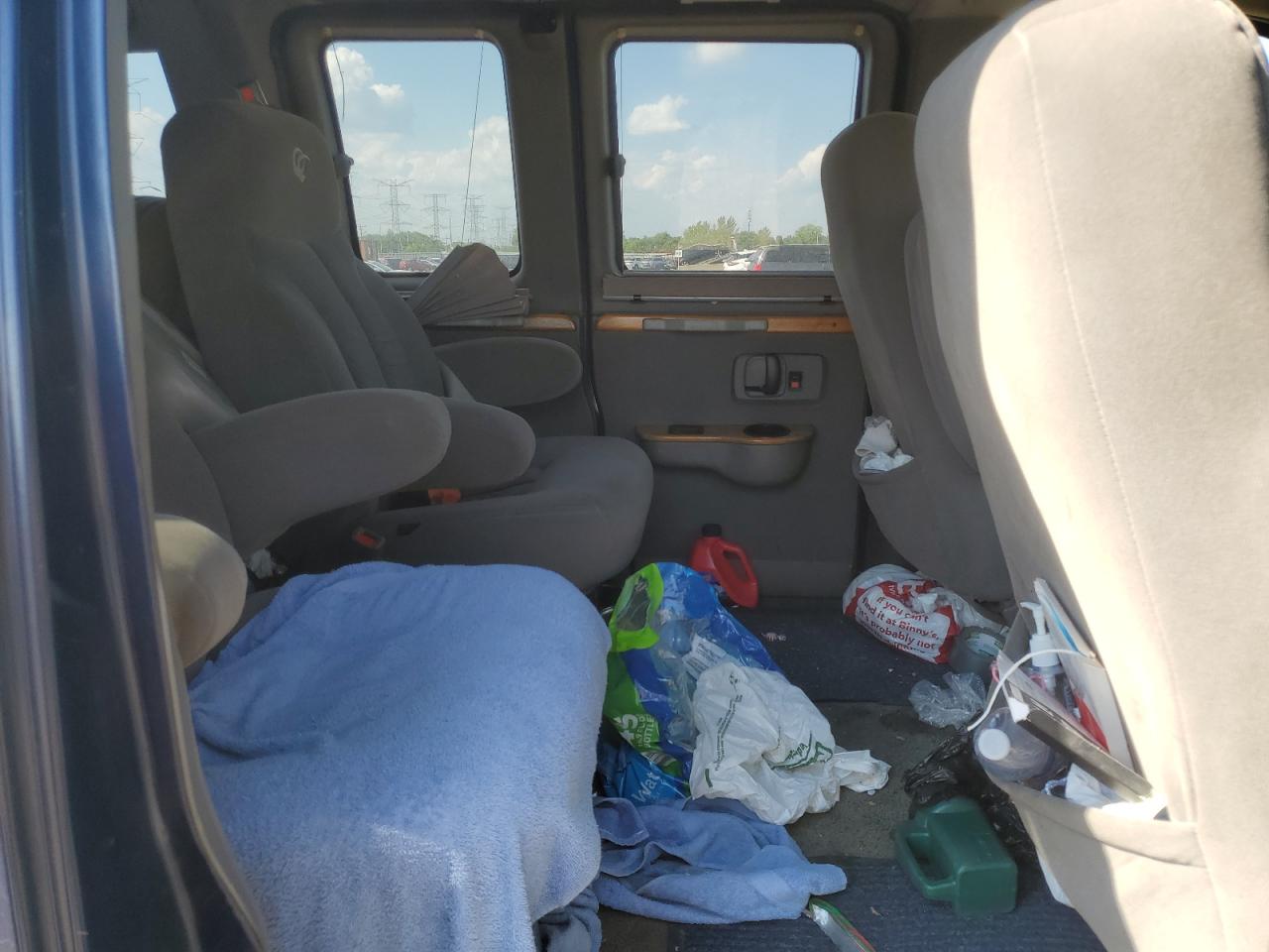 2003 Chevrolet Express G1500 VIN: 1GBFG15T831191748 Lot: 63092125