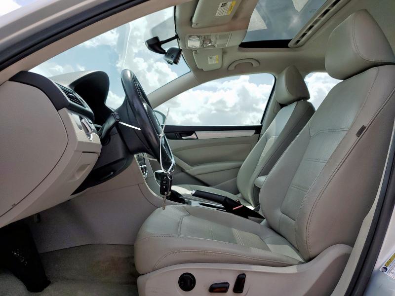  VOLKSWAGEN PASSAT 2013 Серебристый