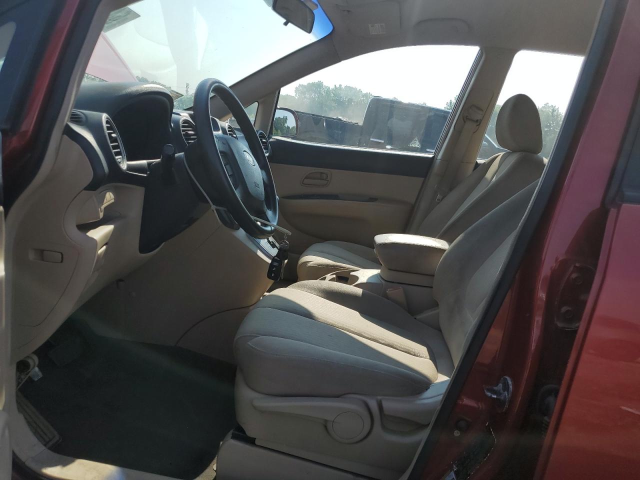 2007 Kia Rondo Base VIN: KNAFG525X77094723 Lot: 64427385