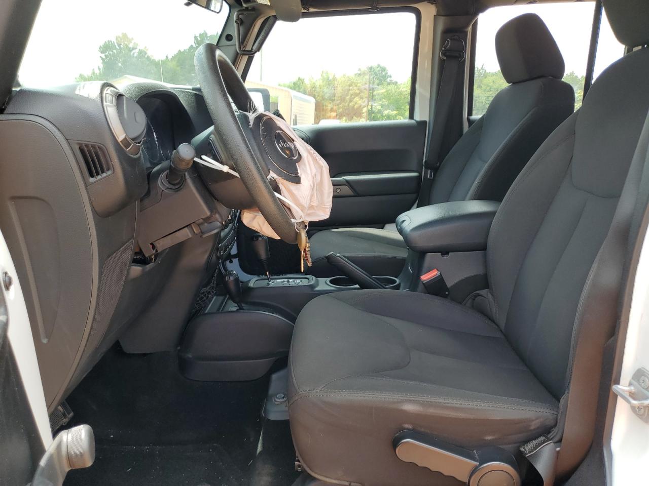 2014 Jeep Wrangler Unlimited Sport VIN: 1C4BJWDG5EL292735 Lot: 64371415