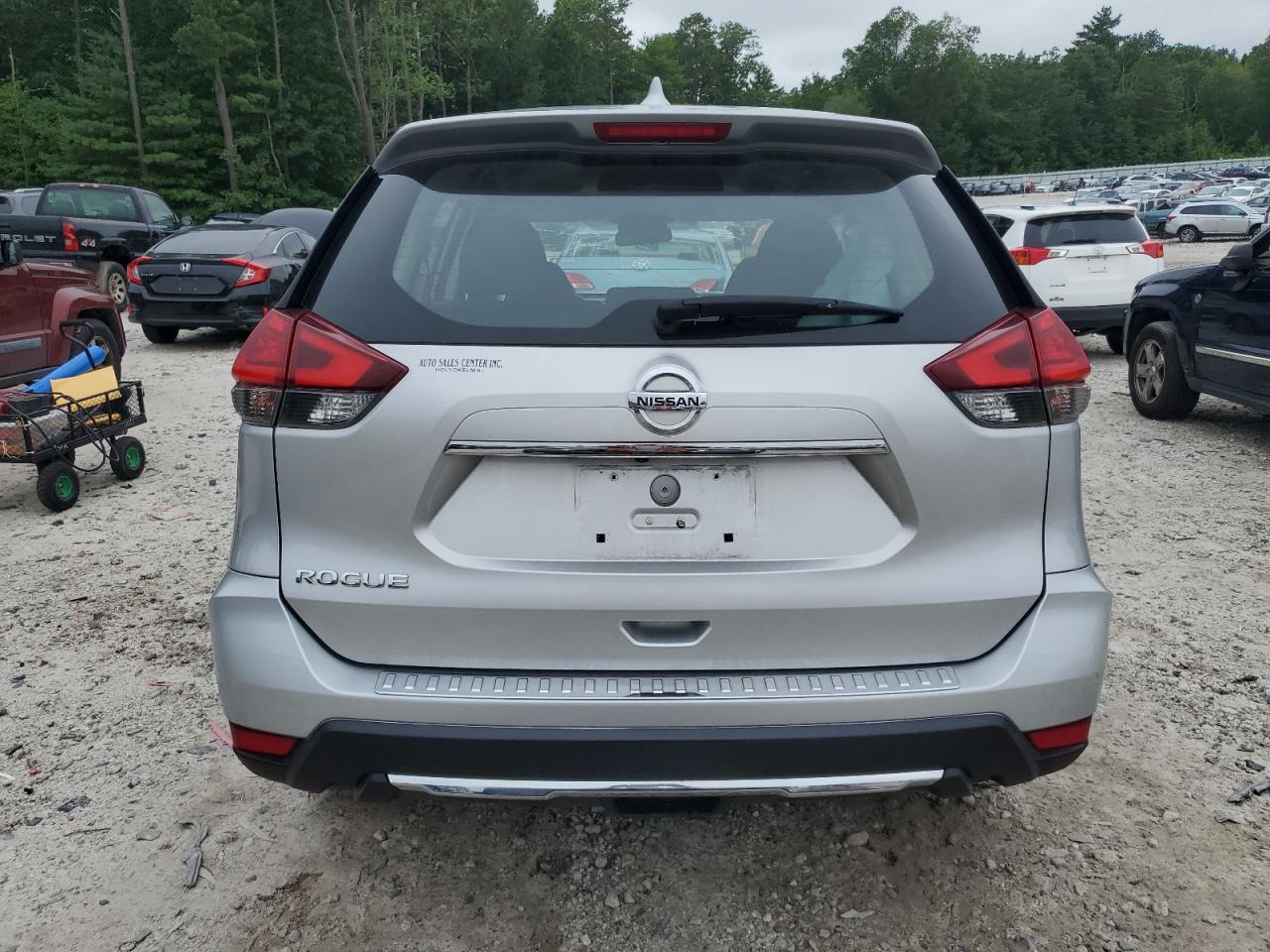 2017 Nissan Rogue S VIN: JN8AT2MT6HW139817 Lot: 62519355