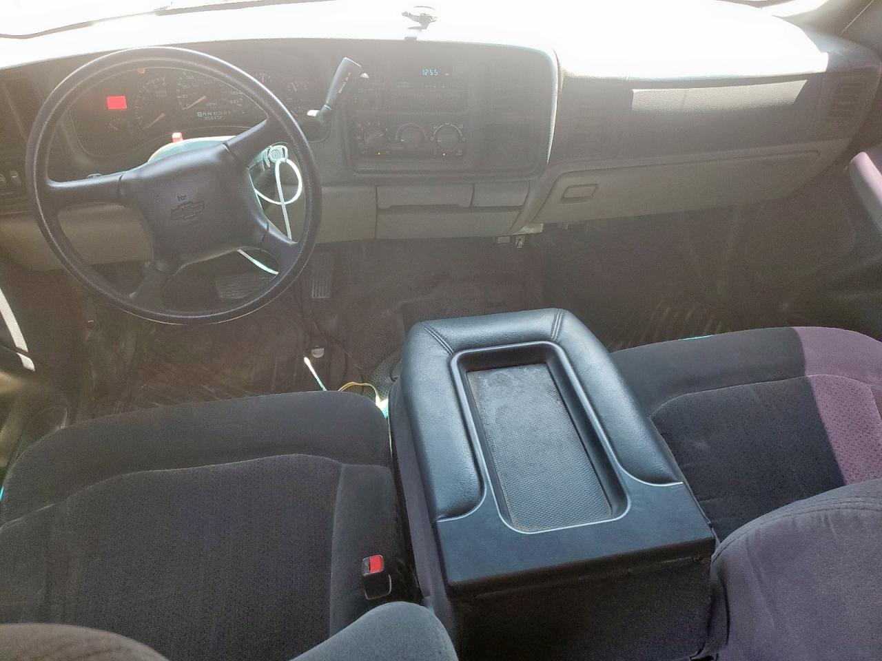 2002 Chevrolet Suburban C2500 VIN: 3GNGC26U42G275100 Lot: 63702525