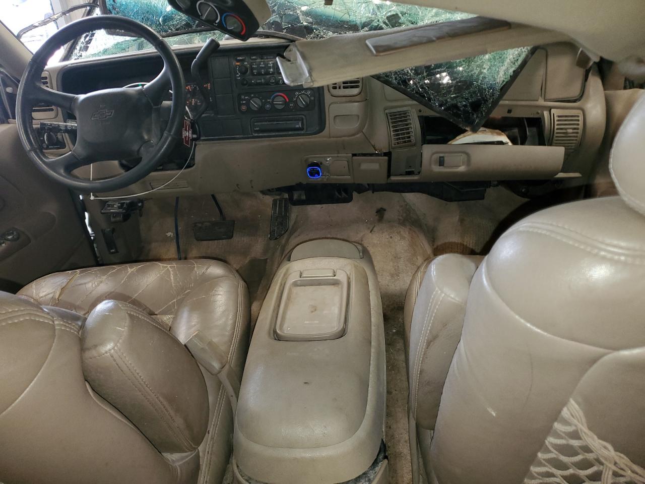 1999 Chevrolet Suburban C1500 VIN: 3GNEC16R7XG215686 Lot: 63932255