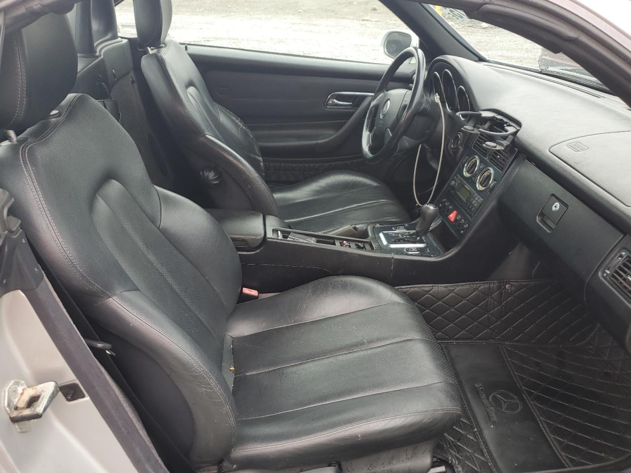 2000 Mercedes-Benz Slk 230 Kompressor VIN: WDBKK47F3YF157811 Lot: 64007815