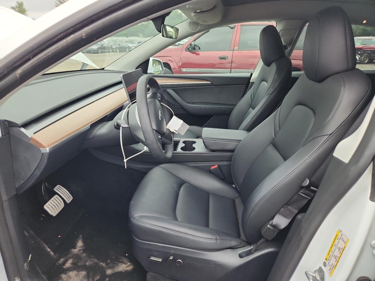2024 Tesla Model Y VIN: 7SAYGDEF6RF041558 Lot: 64287405