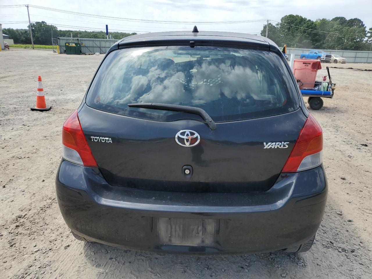 2010 Toyota Yaris VIN: JTDKT4K35A5317985 Lot: 63793815