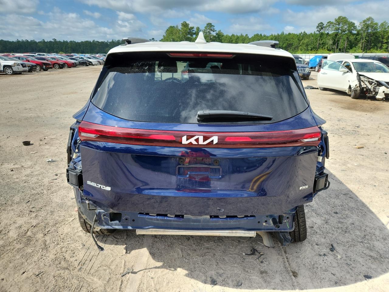 2024 Kia Seltos Sx VIN: KNDETCA77R7630662 Lot: 64676425