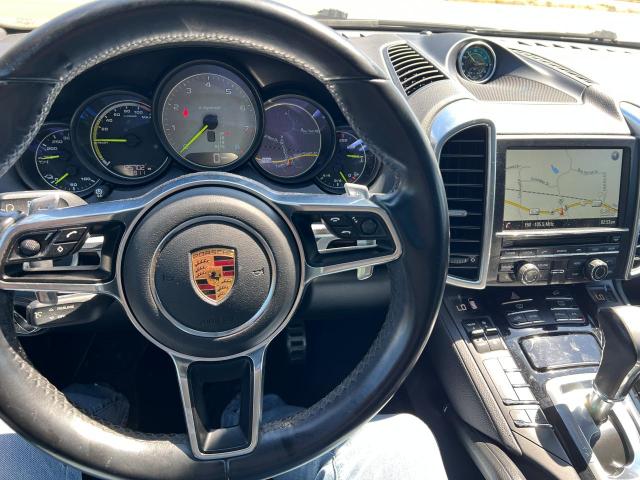 Паркетники PORSCHE CAYENNE 2016 Белы