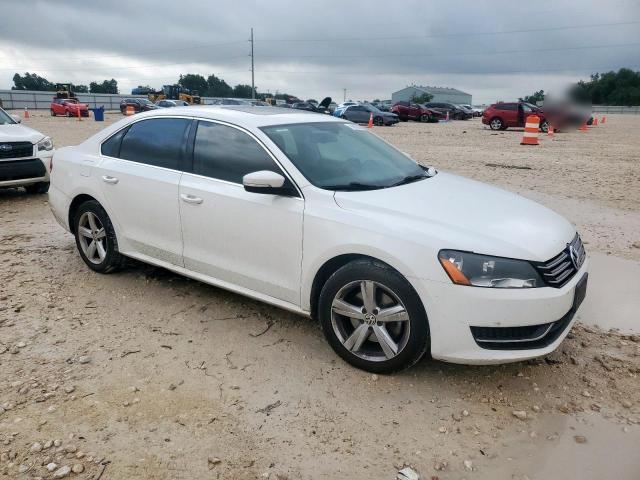  VOLKSWAGEN PASSAT 2013 Білий