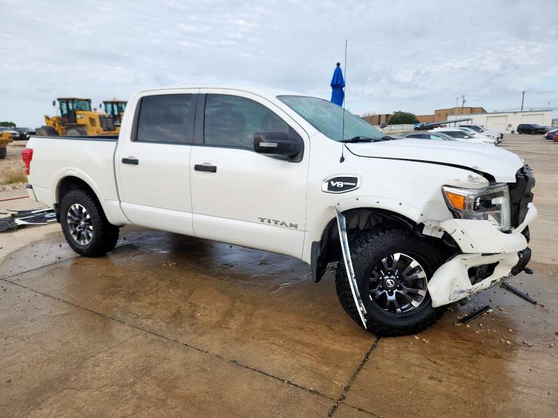  NISSAN TITAN 2017 Белы