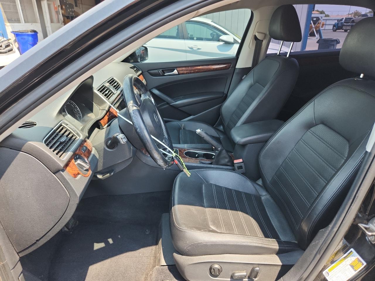 2013 Volkswagen Passat Sel VIN: 1VWCH7A33DC019795 Lot: 64848525