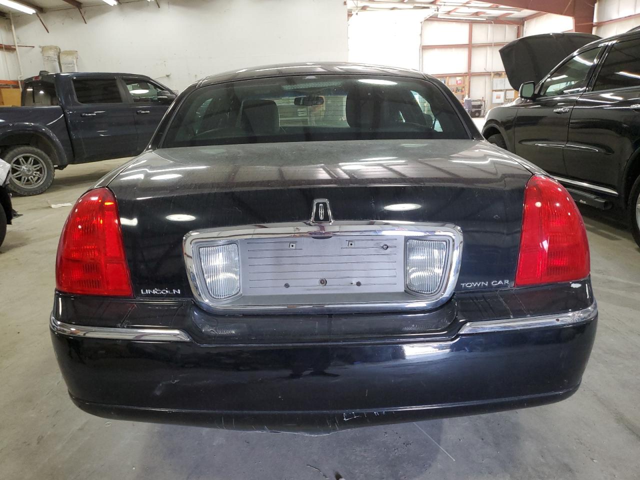 2011 Lincoln Town Car Signature Limited VIN: 2LNBL8CV5BX764870 Lot: 66449225