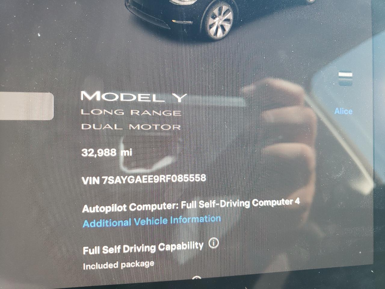 2024 Tesla Model Y VIN: 7SAYGAEE9RF085558 Lot: 64665165