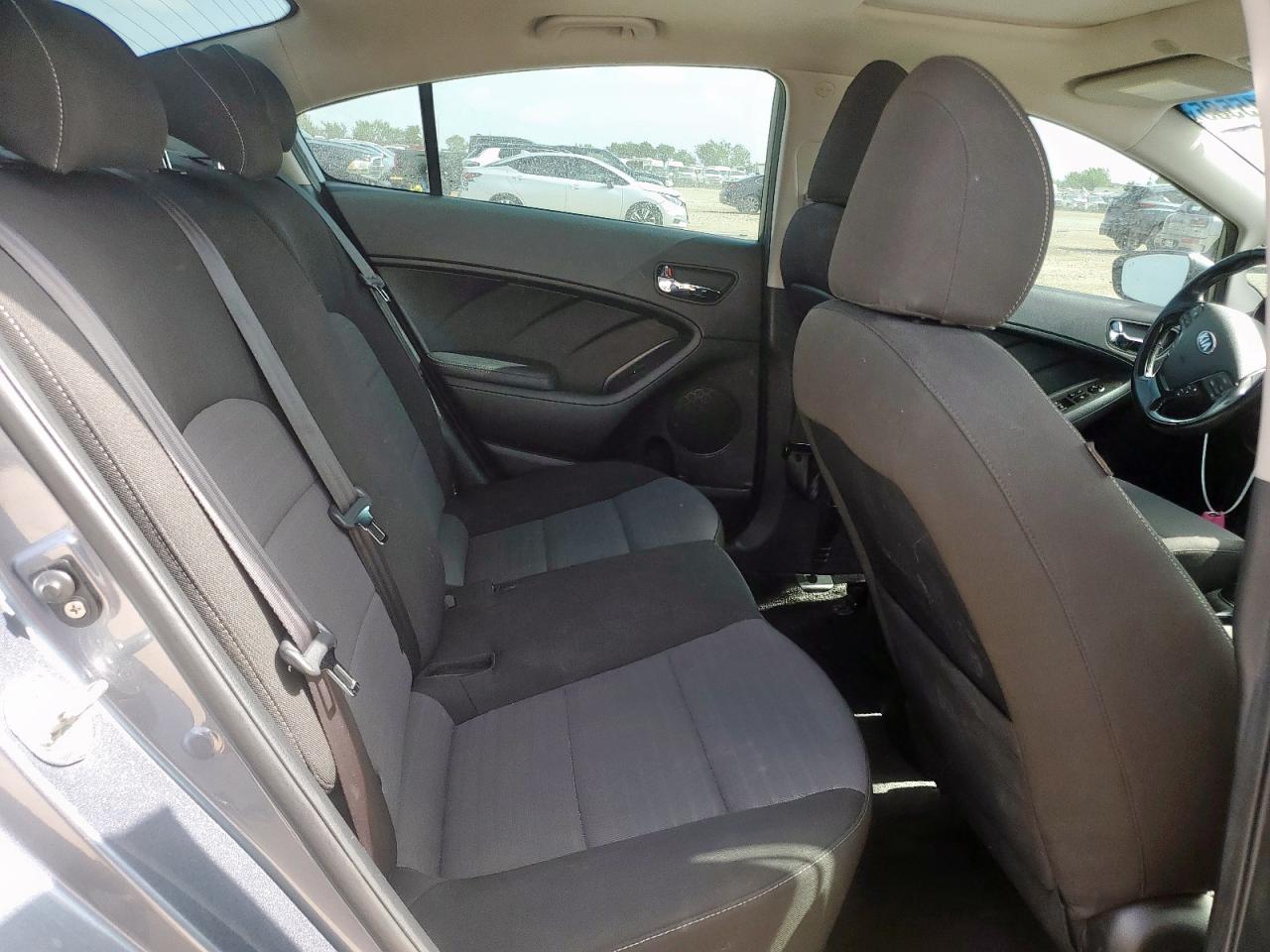 2018 Kia Forte Lx VIN: 3KPFL4A74JE195372 Lot: 63115585