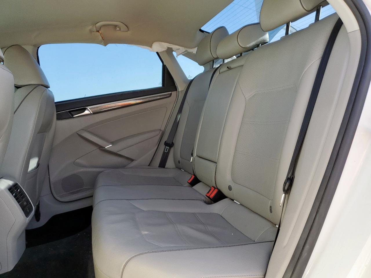 2018 Volkswagen Passat Se VIN: 1VWBA7A33JC009036 Lot: 66404495