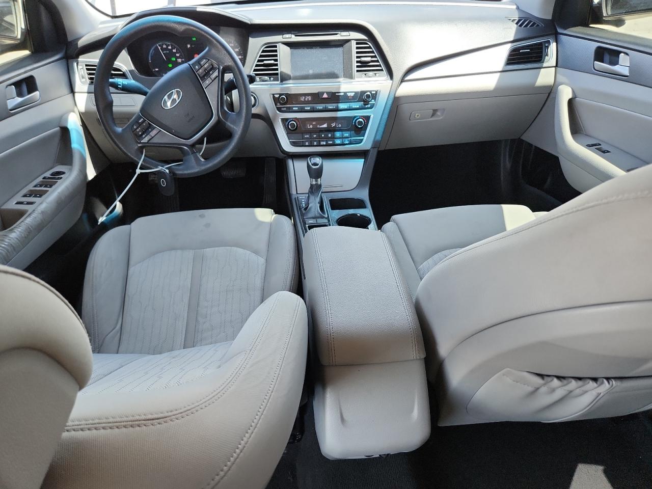 2017 Hyundai Sonata Hybrid VIN: KMHE24L3XHA072158 Lot: 65559015