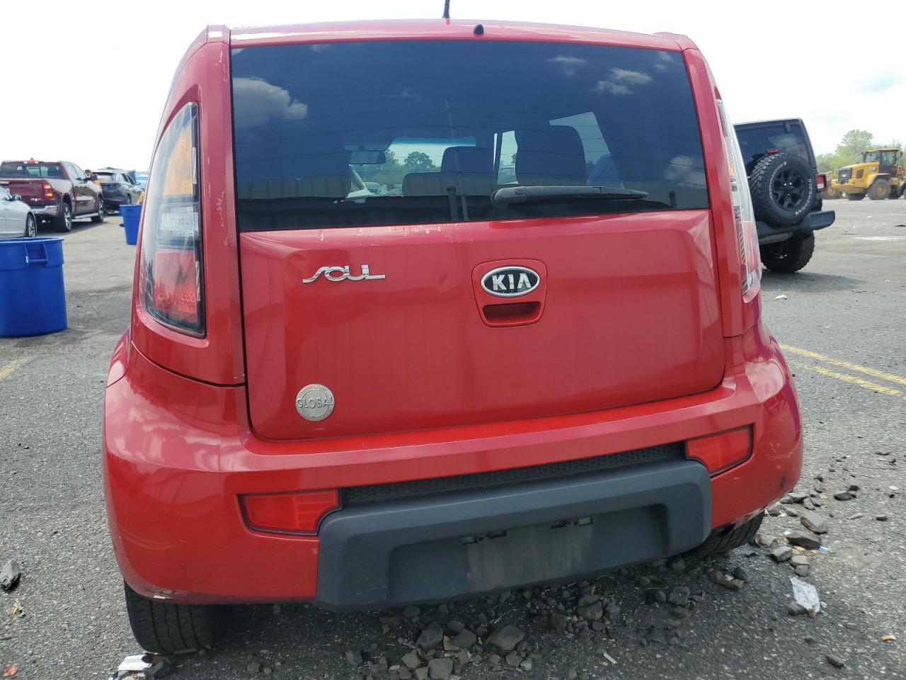 2011 Kia Soul + VIN: KNDJT2A21B7209037 Lot: 61969155