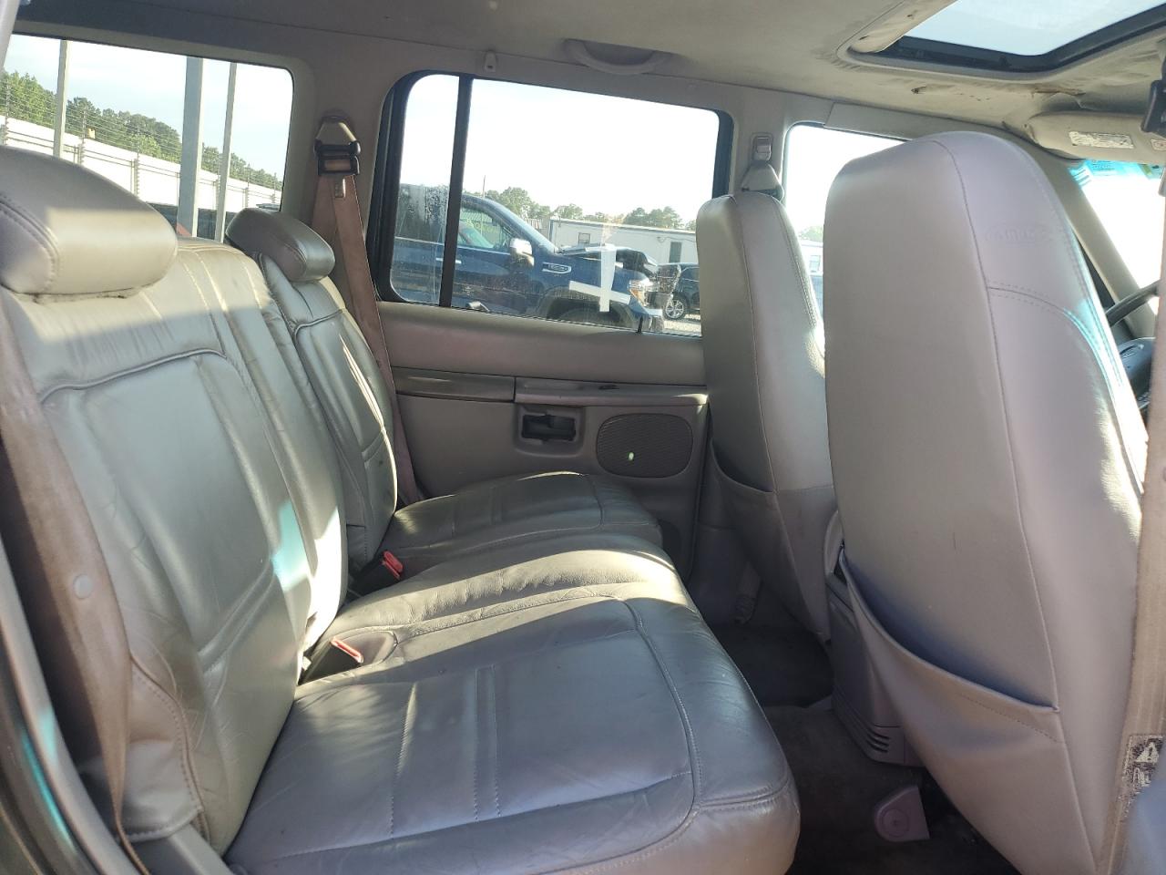2000 Mercury Mountaineer VIN: 4M2DU86P6YUJ07271 Lot: 63973745