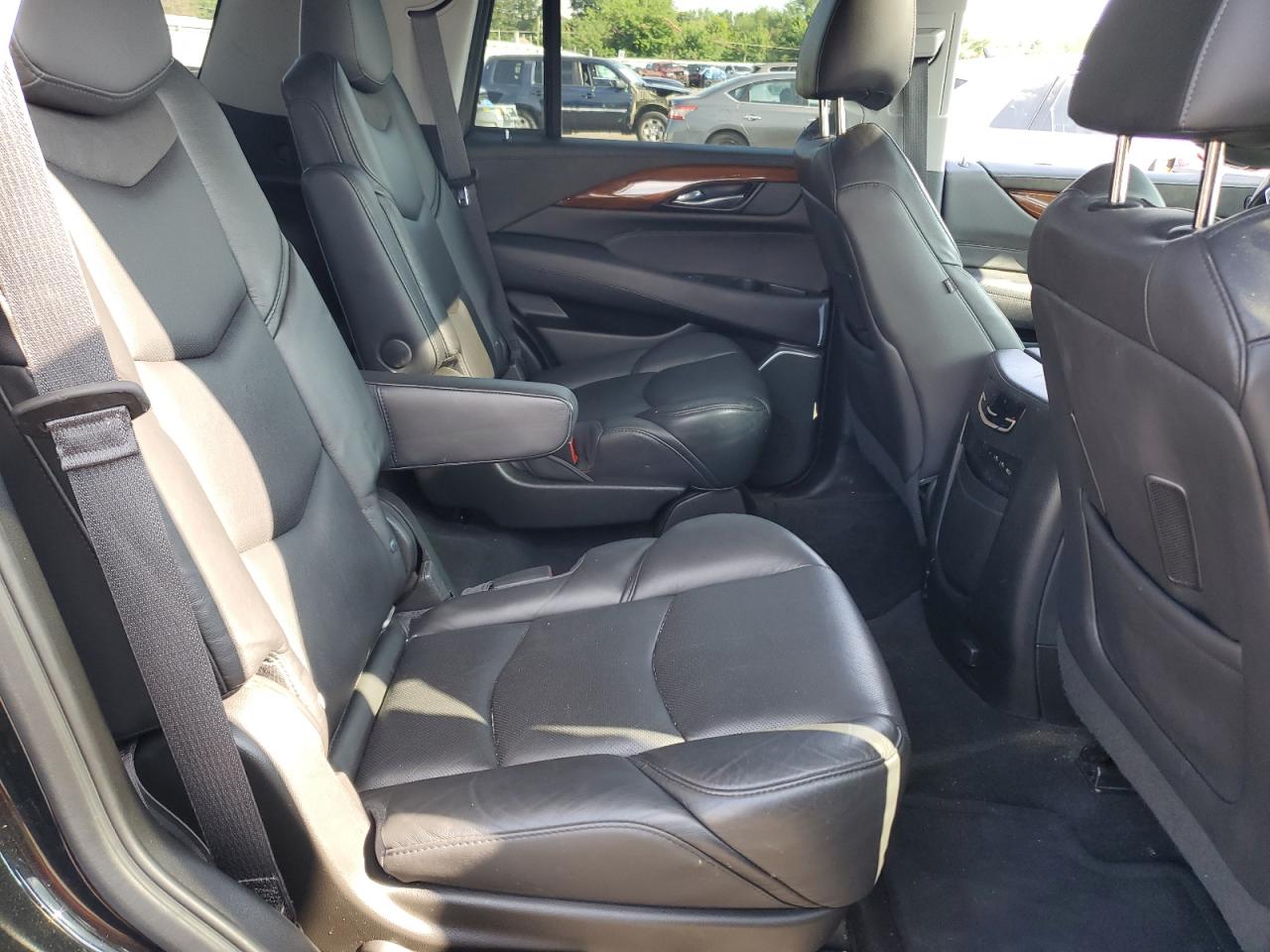 2018 Cadillac Escalade Premium Luxury VIN: 1GYS4CKJ0JR402760 Lot: 64000075