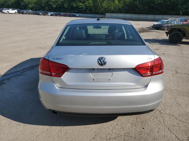  VOLKSWAGEN PASSAT 2015 Серебристый