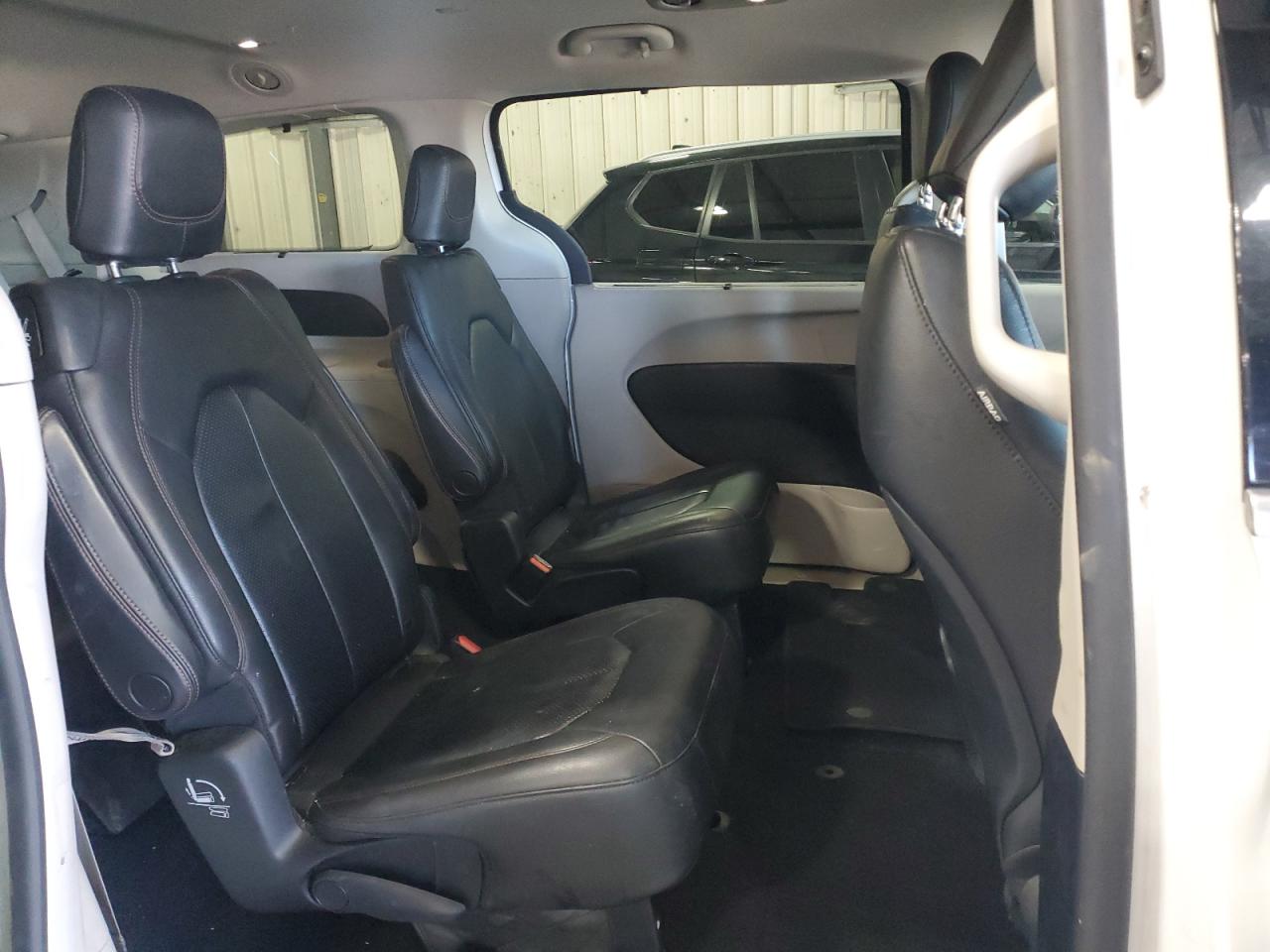 2019 Chrysler Pacifica Touring L VIN: 2C4RC1BG9KR527509 Lot: 64748435