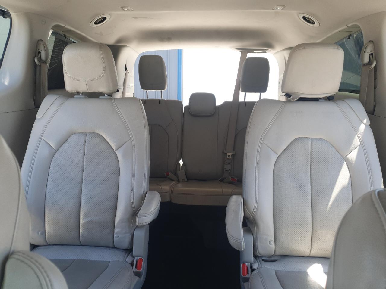 2018 Chrysler Pacifica Touring L VIN: 2C4RC1BG6JR330411 Lot: 63253745