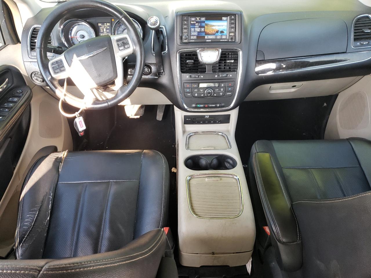 2016 Chrysler Town & Country Touring L VIN: 2C4RC1CG2GR284194 Lot: 64732825