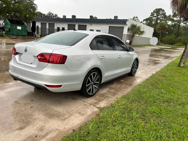 Sedans VOLKSWAGEN JETTA 2013 Srebrny