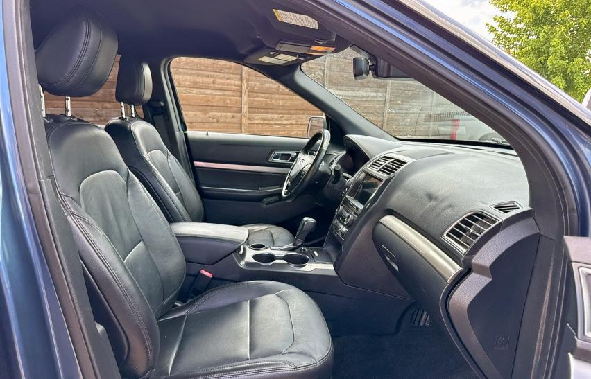  FORD EXPLORER 2018 Granatowy
