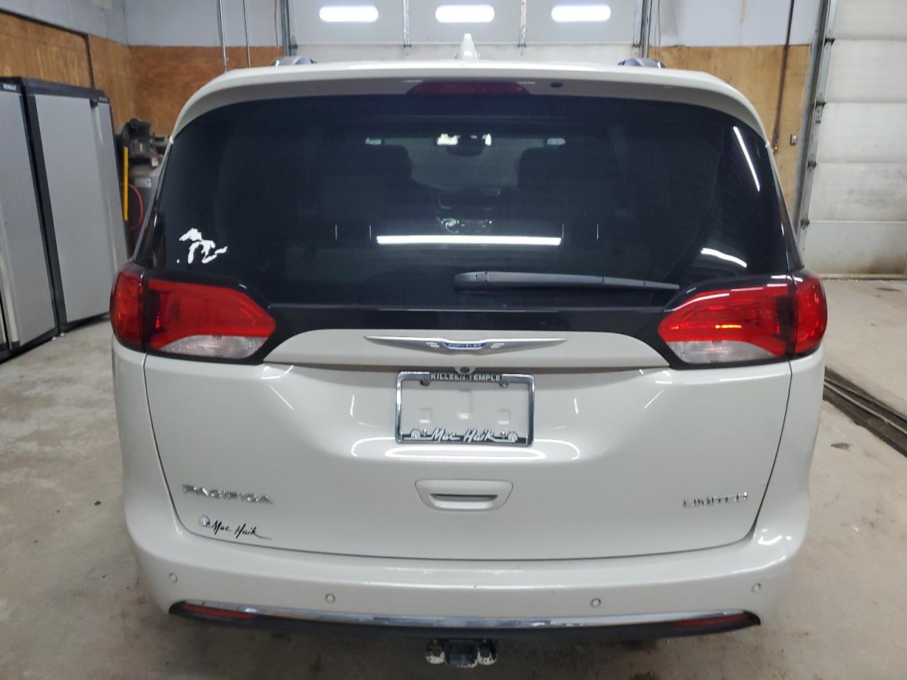 2017 Chrysler Pacifica Limited VIN: 2C4RC1GG0HR660743 Lot: 64428785