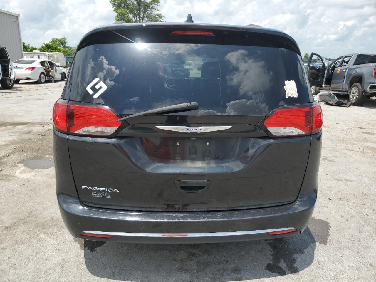 2019 Chrysler Pacifica Touring L VIN: 2C4RC1BG3KR613110 Lot: 65047575
