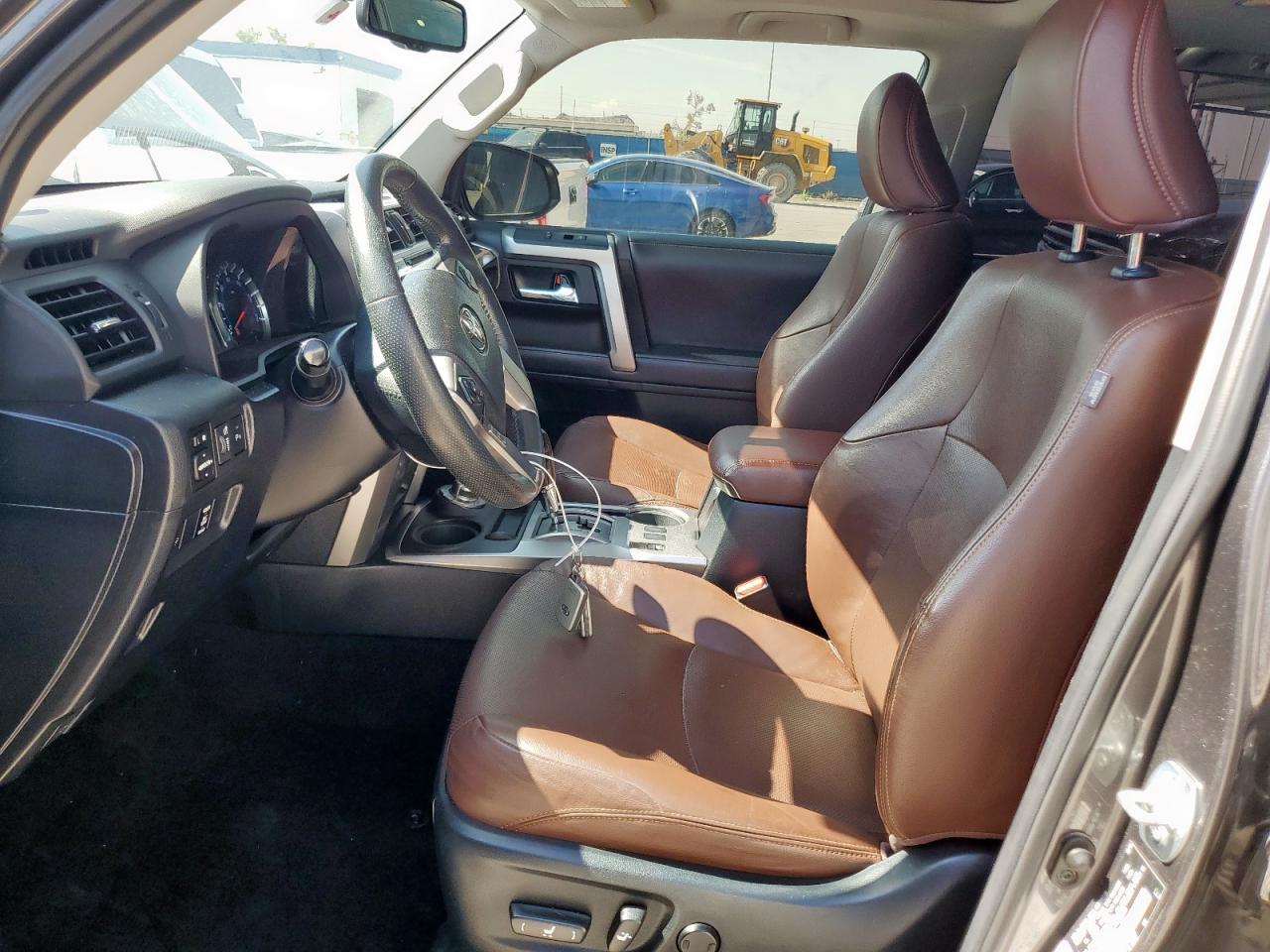 2018 Toyota 4Runner Sr5/Sr5 Premium VIN: JTEBU5JR8J5555365 Lot: 63336835