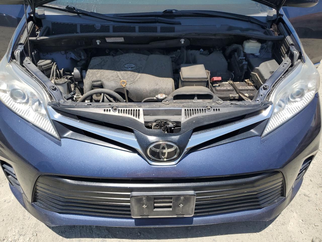 2018 Toyota Sienna Le VIN: 5TDKZ3DC5JS940670 Lot: 63253685