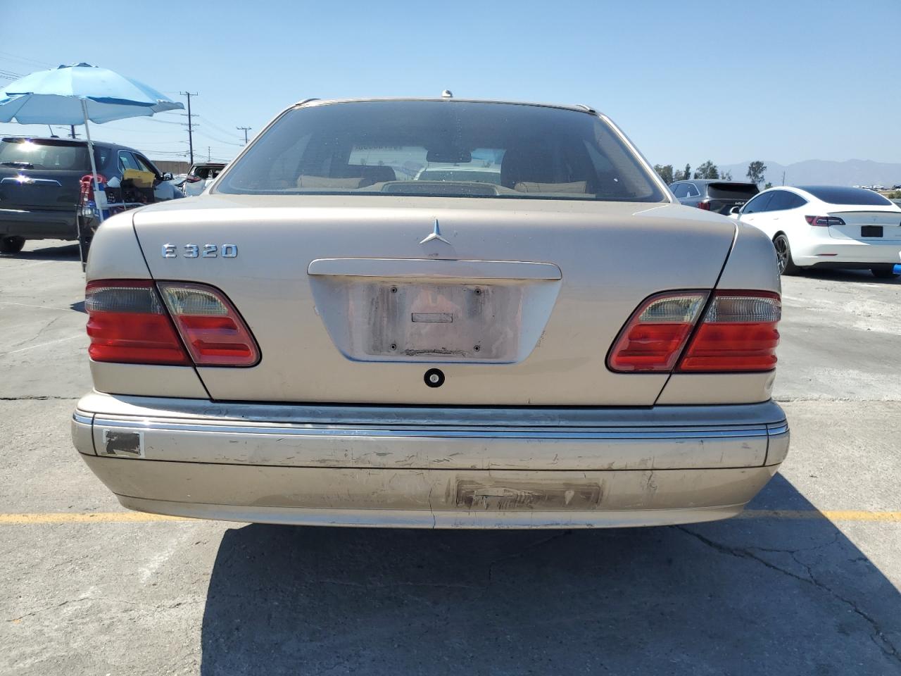 2001 Mercedes-Benz E 320 VIN: WDBJF65J61B246885 Lot: 66735805
