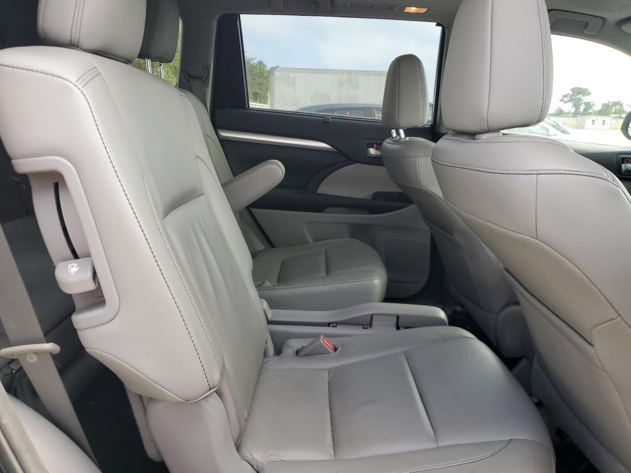 2015 Toyota Highlander Xle VIN: 5TDJKRFH0FS112755 Lot: 64070305