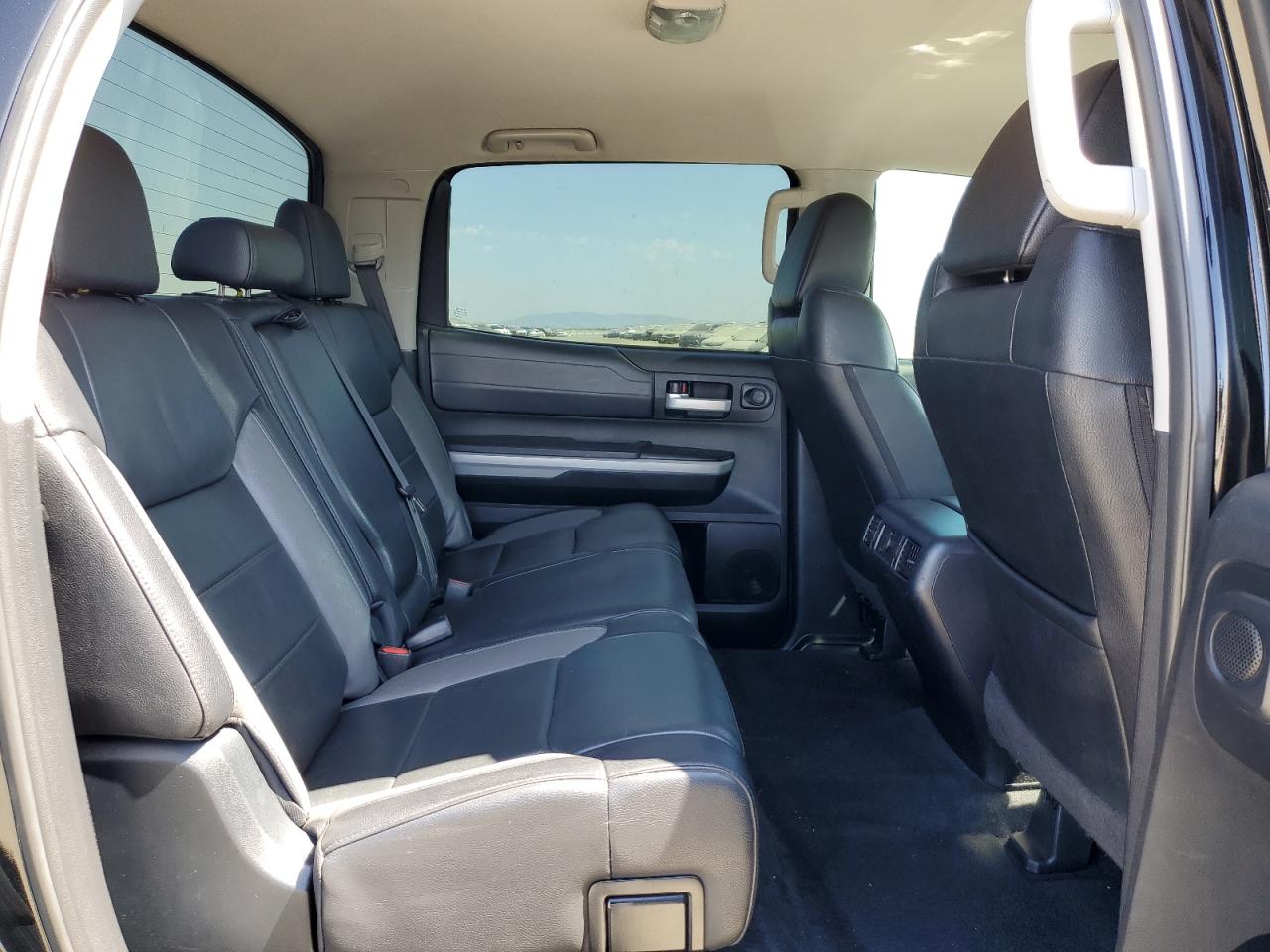 2018 Toyota Tundra Crewmax Limited VIN: 5TFFY5F14JX237079 Lot: 63313325