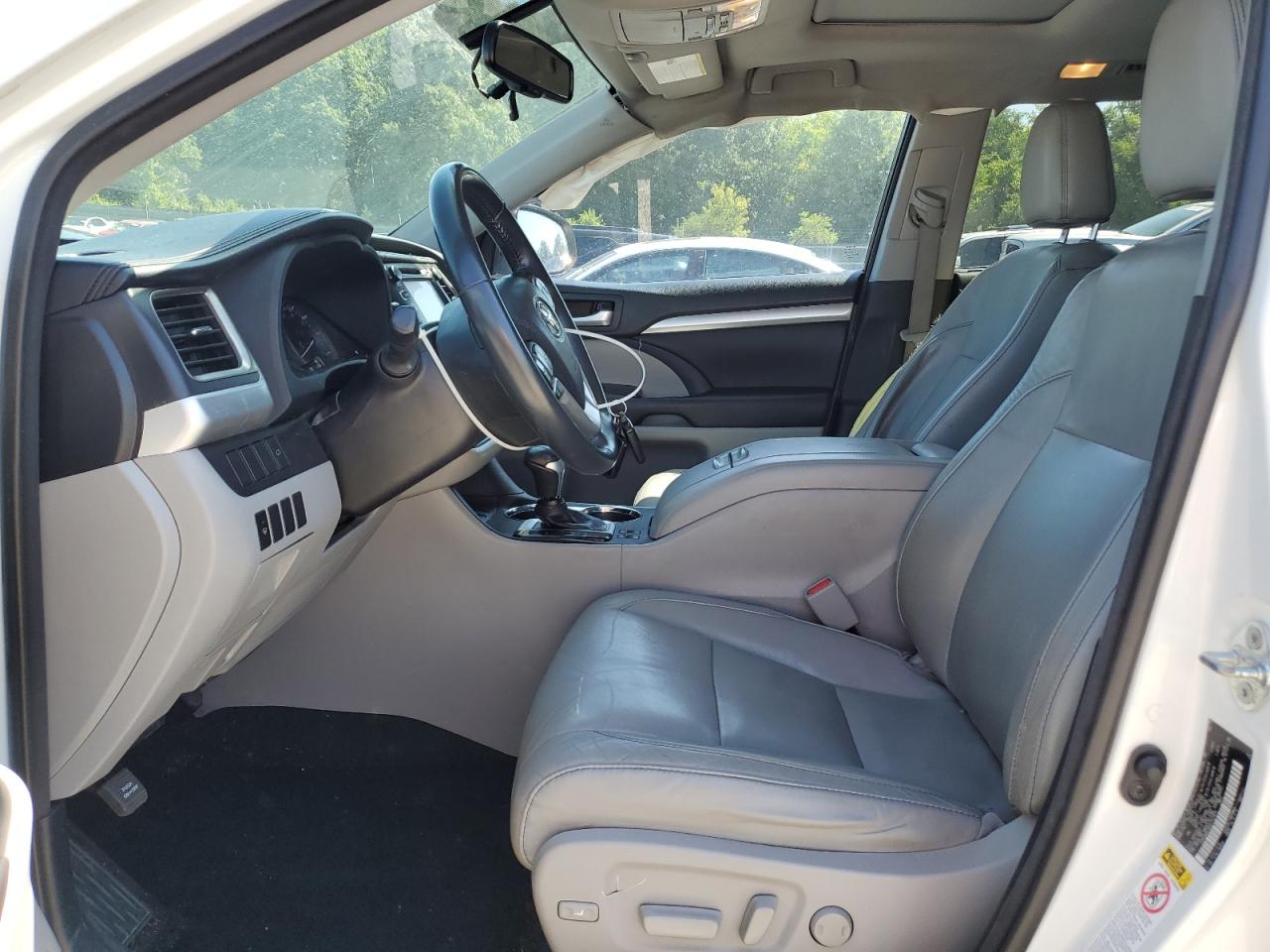 2016 Toyota Highlander Xle VIN: 5TDJKRFH6GS332970 Lot: 64625005
