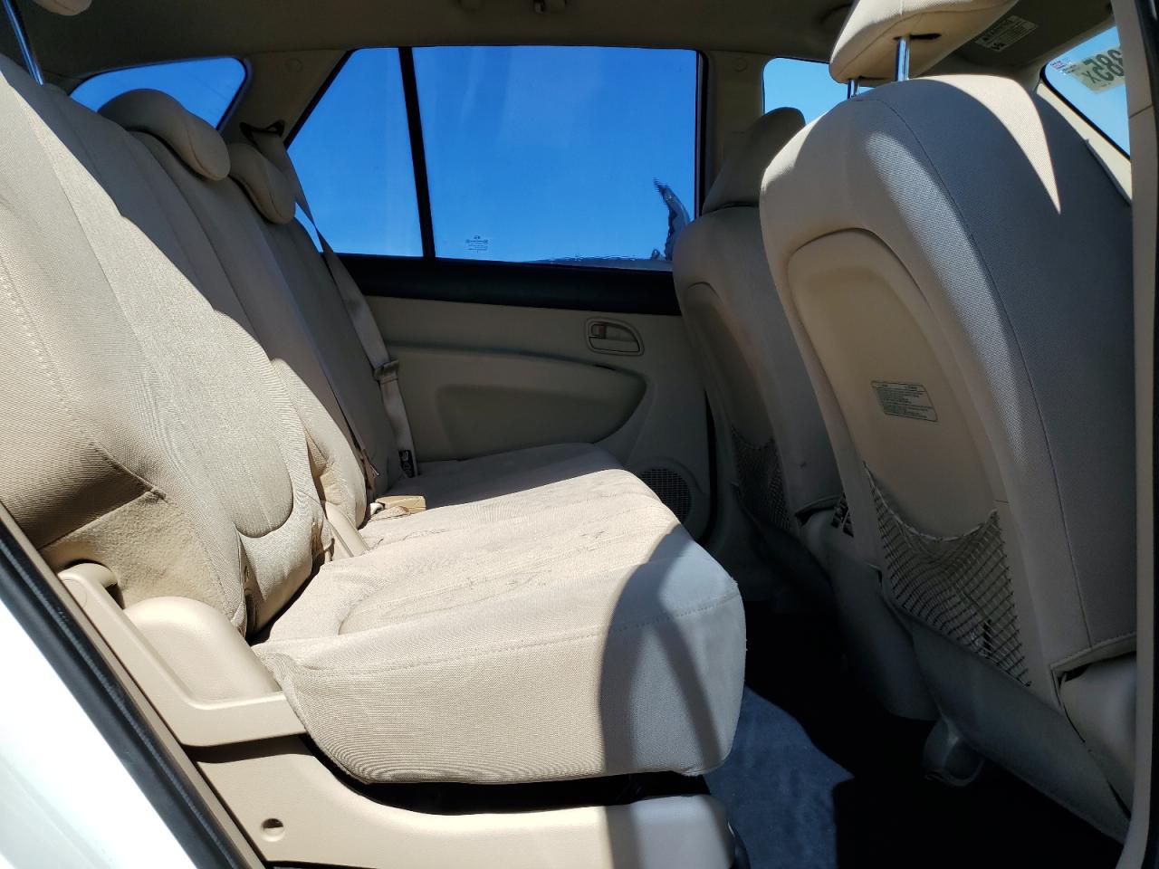 2009 Kia Rondo Base VIN: KNAFG528997258525 Lot: 63990385