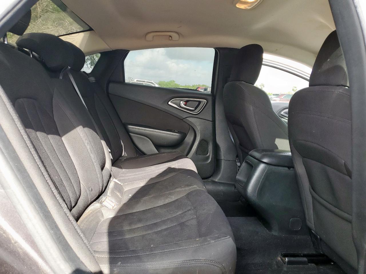 2015 Chrysler 200 Limited VIN: 1C3CCCABXFN527114 Lot: 64725845